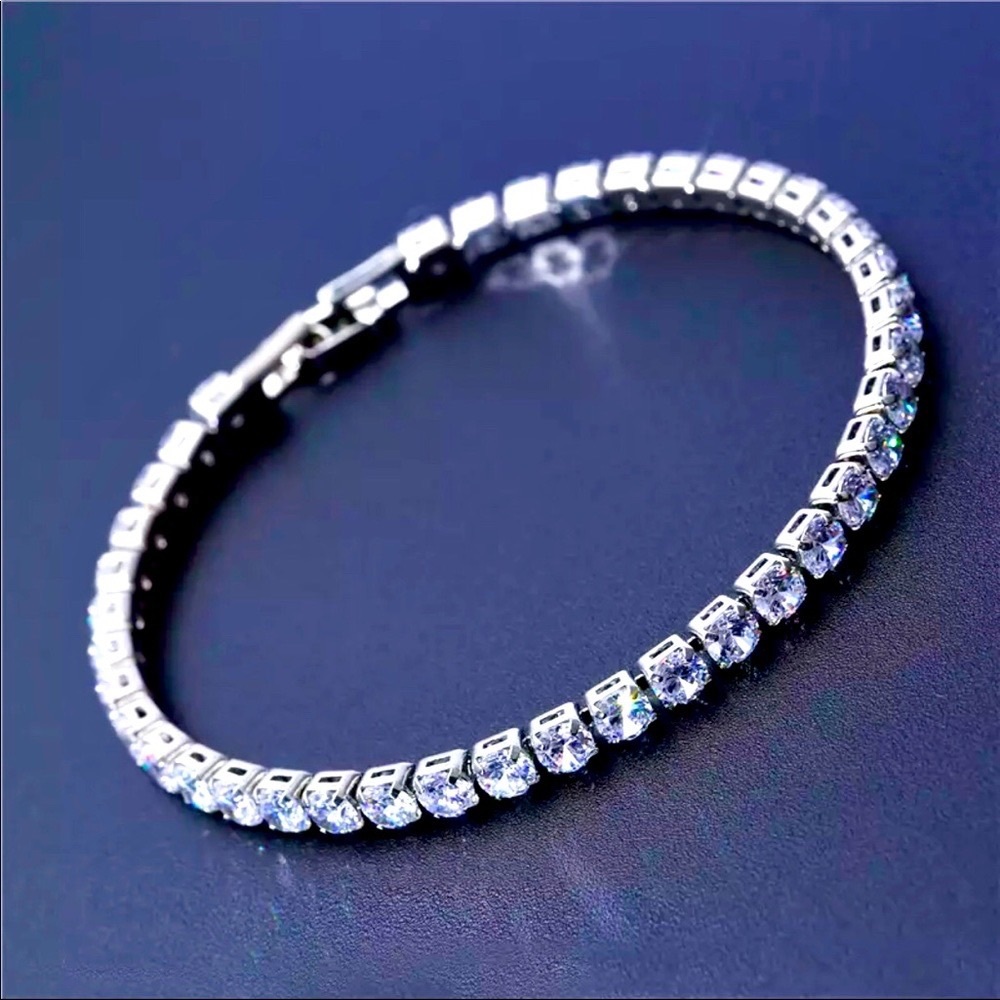 Elegant Silver Bracelet with Clear Stones